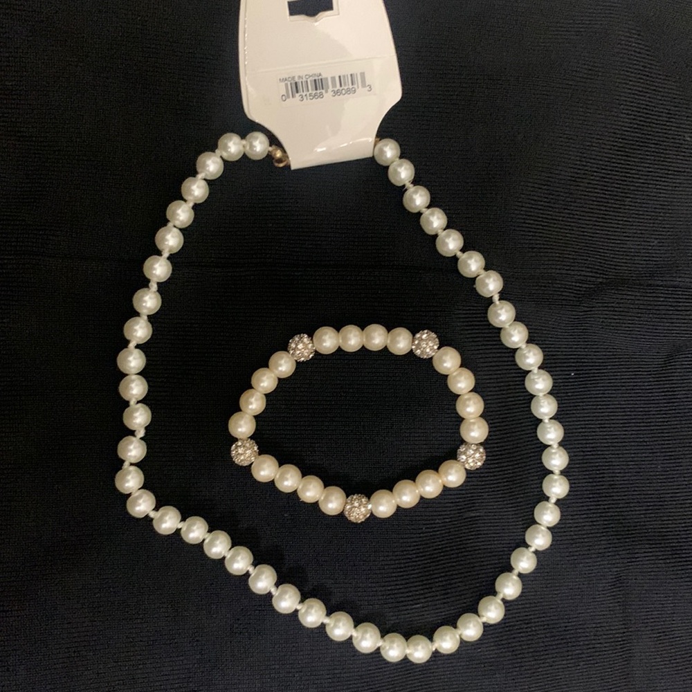 Necklace and bracelet set